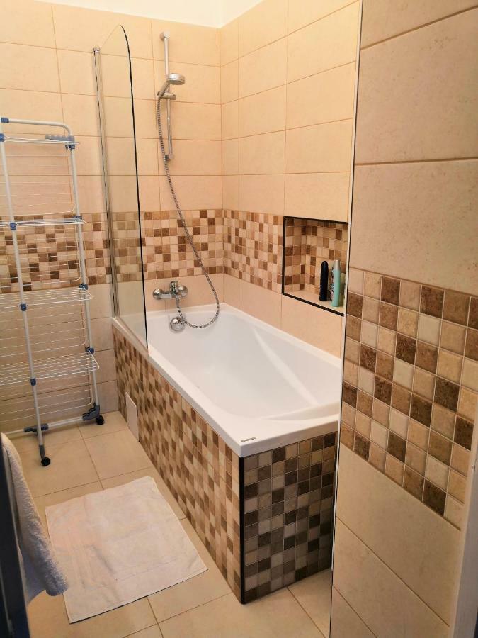 Ancsi Apartmant Kecskemet Ngoại thất bức ảnh